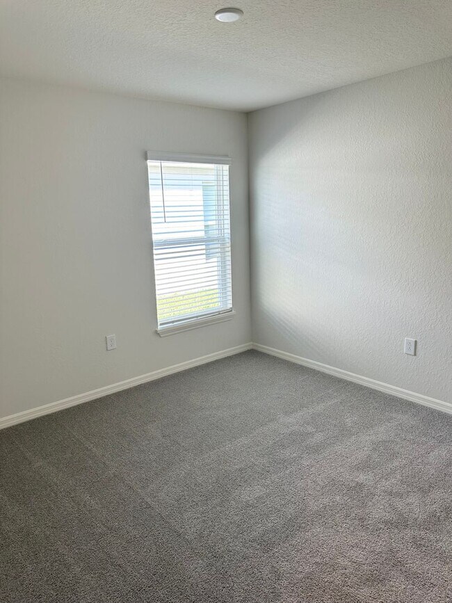 Building Photo - 4 Bedroom House For Rent in the Astonia Co...