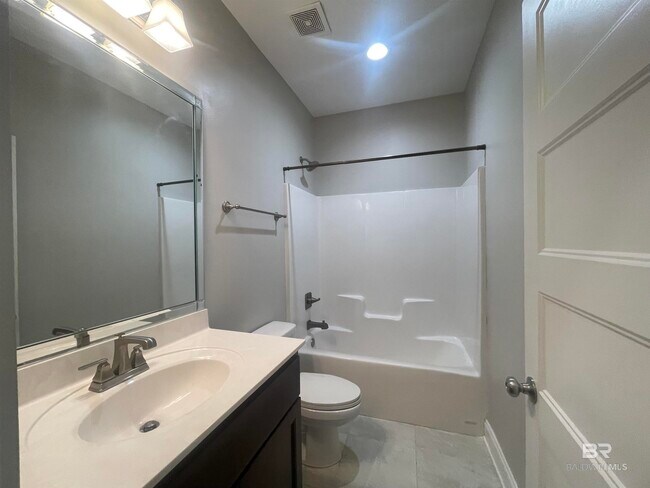 Building Photo - 253 Hawthorne Cir