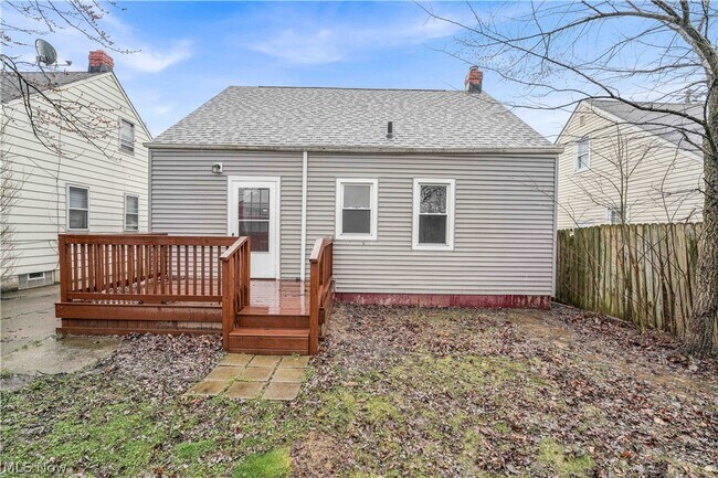 Building Photo - 18721 Fairway Ave