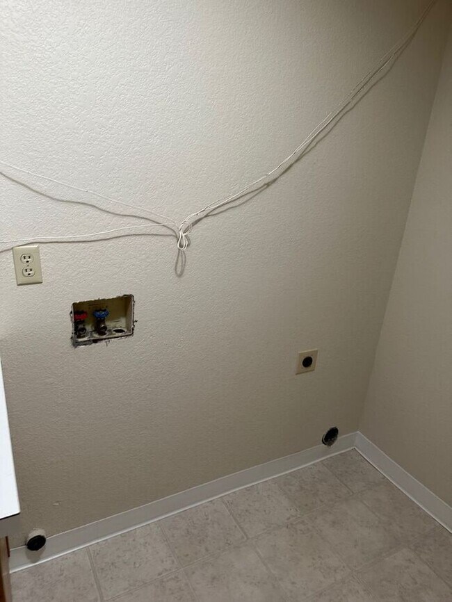 Building Photo - Weston Ranch Home 3 Bedrooms 2 Bath