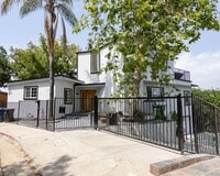 Building Photo - Beautiful Hollywood Hills Home For Lease!
