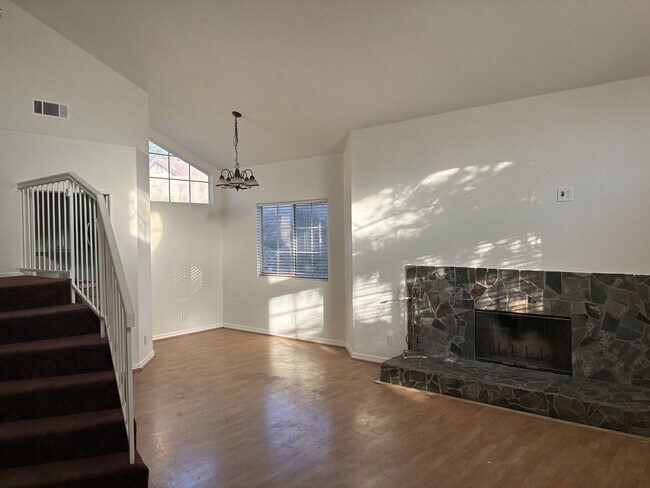 Building Photo - Newly Updated 4-bedroom, 3-bathroom home located in a great area of San Bernardino