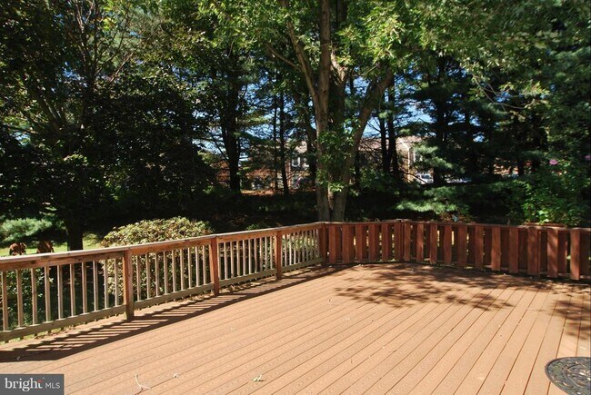 Building Photo - 15705 Anamosa Dr