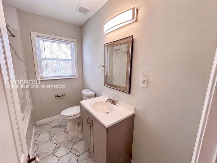 Building Photo - 1345 Twin Oaks Cir SE