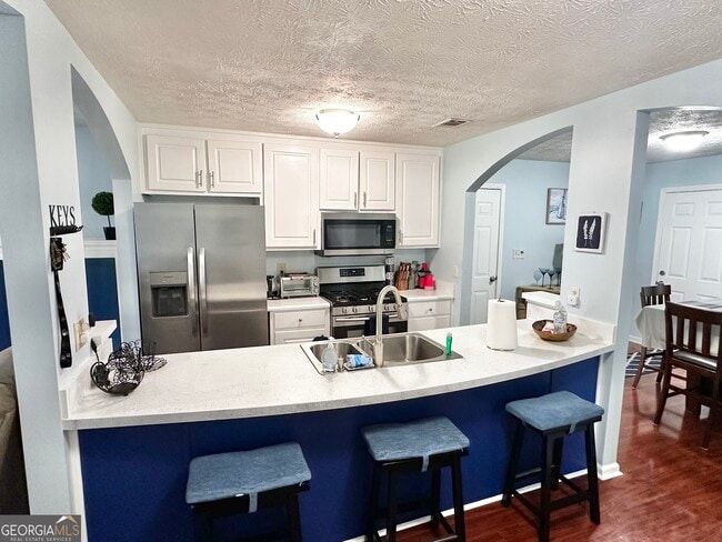 Building Photo - 3353 Medina Dr