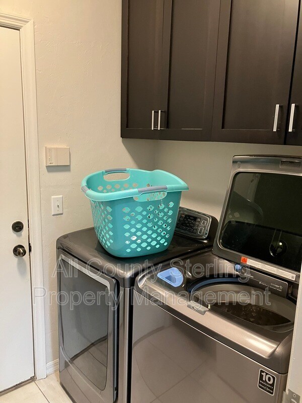 Building Photo - 4700 SW Archer Rd