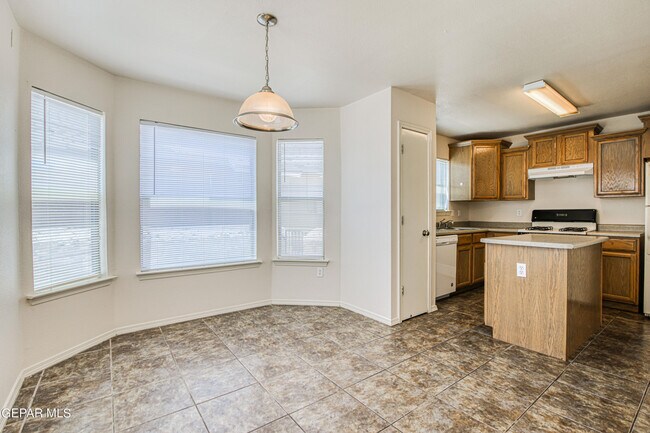 Building Photo - 6216 Spotted Eagle Dr