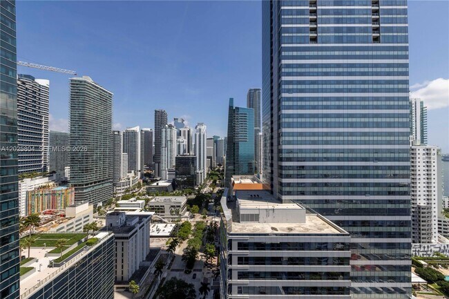 Building Photo - 1451 Brickell Ave