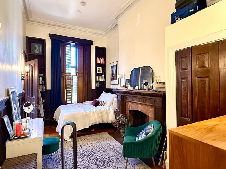 Building Photo - 317 Commonwealth Ave