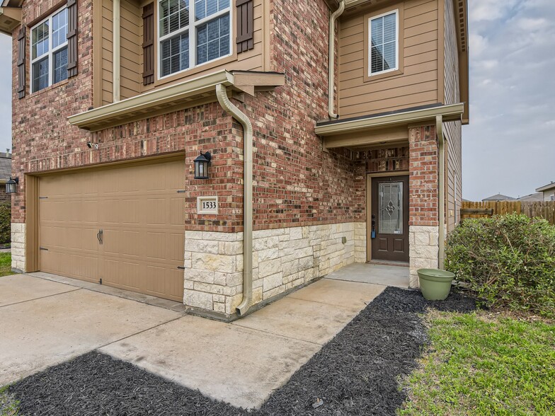 Building Photo - 1533 Treeta Trl