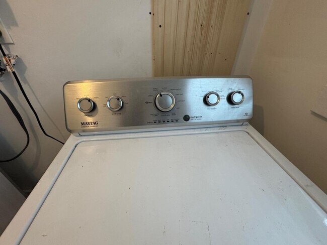 Building Photo - 413 Sandlewood Rd