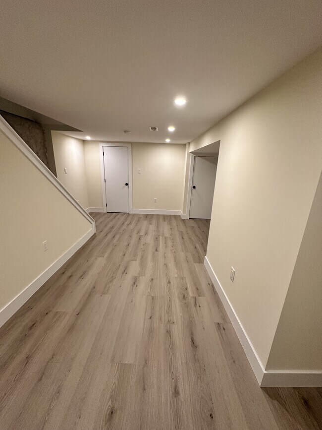 Building Photo - 714 Mollbore Terrace