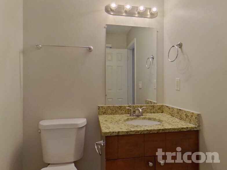 Building Photo - 1753 Independence Dr