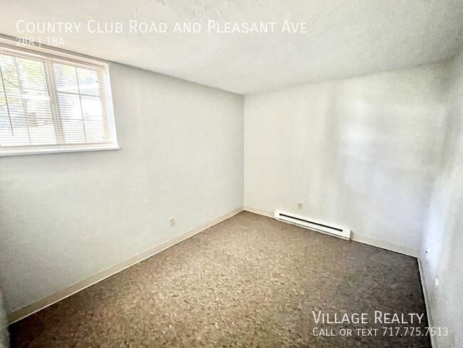 Building Photo - Roomy, remodeled 2-bed w/ on-site laundry ...