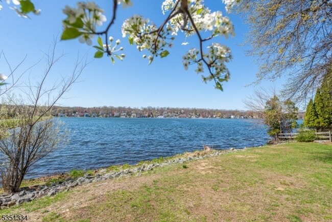 Building Photo - 53 Laurel Dr