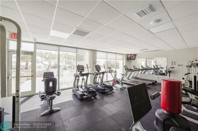 Building Photo - 3140 S Ocean Dr