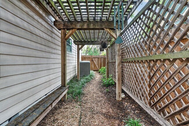 Building Photo - 4525 Avenue B
