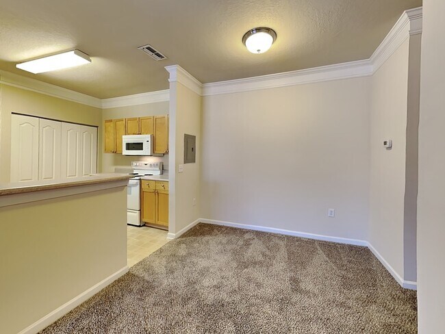 Building Photo - 8848 Villa View Cir
