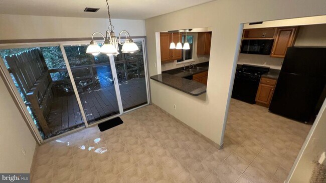 Building Photo - 744 Summit Chase Dr