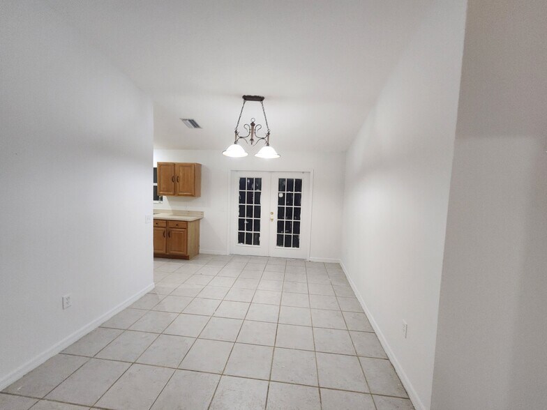 Building Photo - 7273 NW 80th Ct