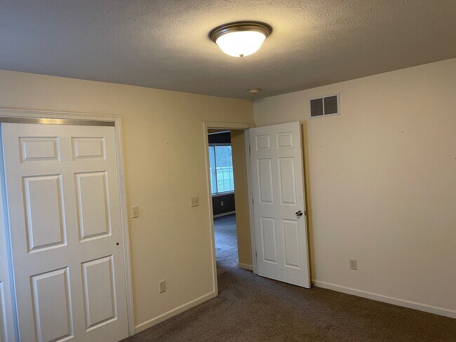 Building Photo - 5293 Emalene Rd