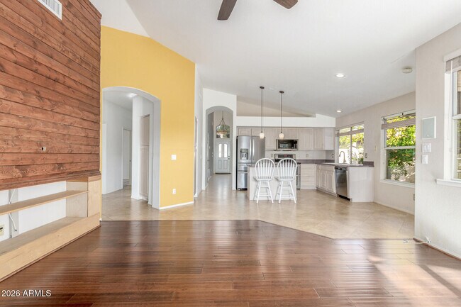 Building Photo - 1629 S Ash Dr