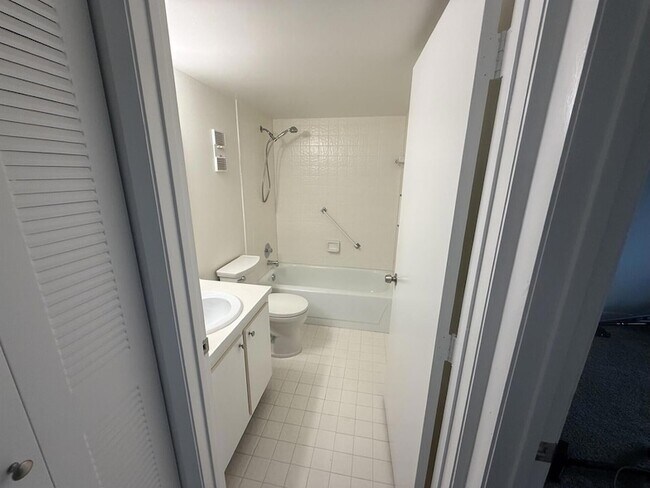 Building Photo - 14307 Bedford Dr