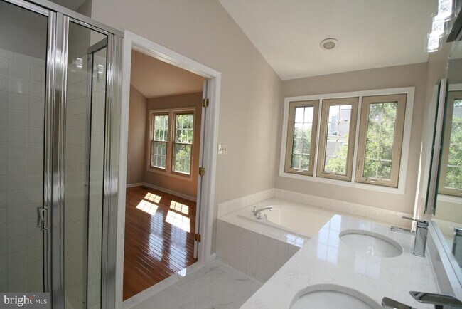 Building Photo - 10137 Treble Ct