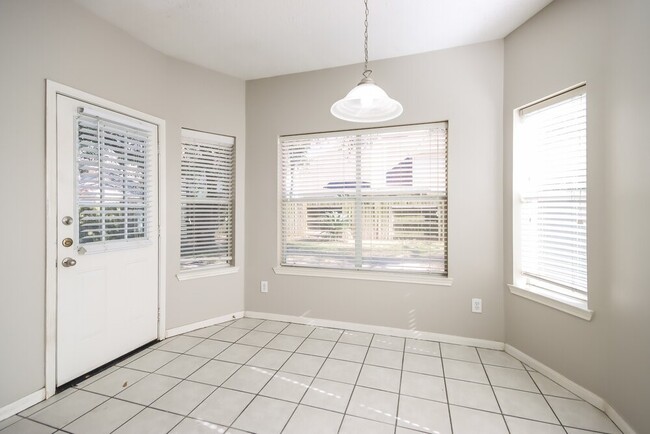 Building Photo - 16206 Hollow Rock Dr