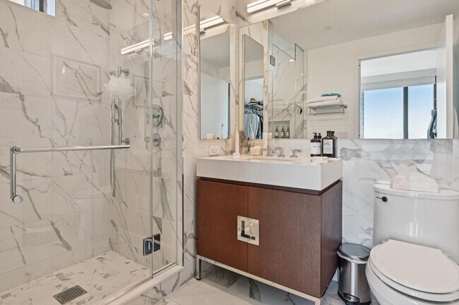 Building Photo - 99 Hudson St