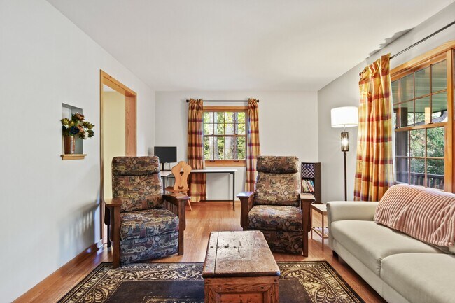 Building Photo - 1889 Paddock Pl