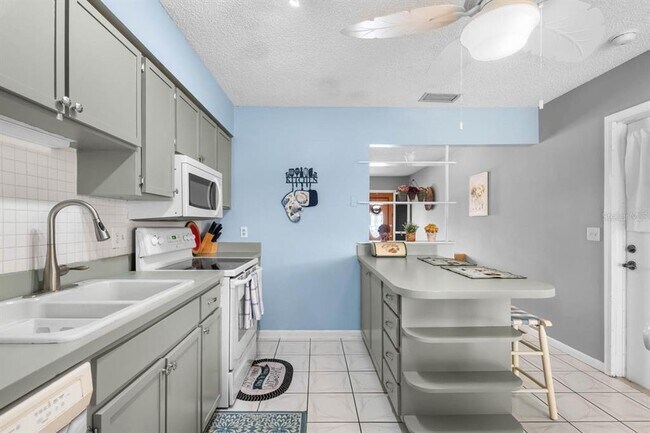 Building Photo - 706 W Brockton Pl