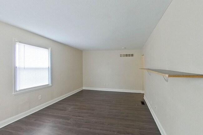 Building Photo - 3/1 Single Family Home in Linden!