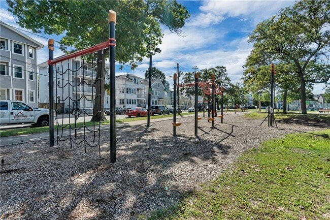 Building Photo - 48 Kenwood St