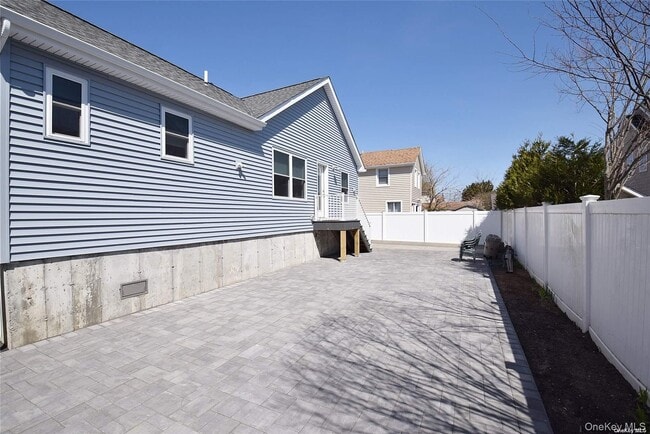 Building Photo - 68 Daytona St