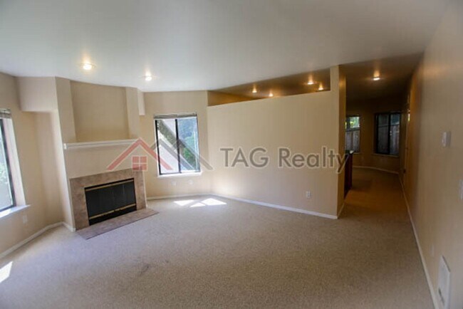Building Photo - Charming 2 Bed 2 Bath Condo in Redmond