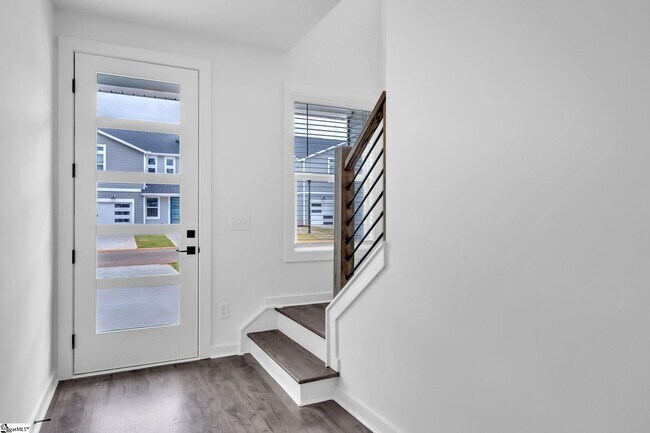 Building Photo - 1250 Westgate Vlg Dr