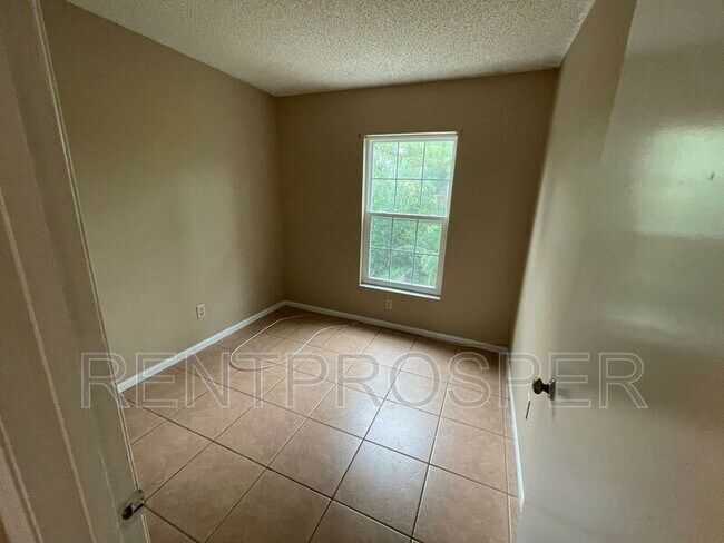 Building Photo - 4435 Brook Hollow Cir
