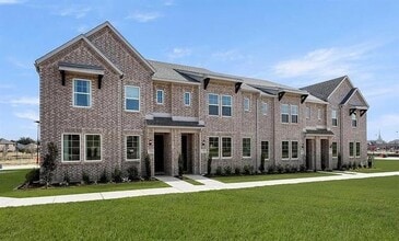 Building Photo - 5720 Lakeview Dr