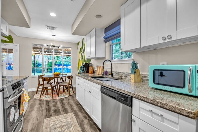 Building Photo - 11011 Sagewillow Ln