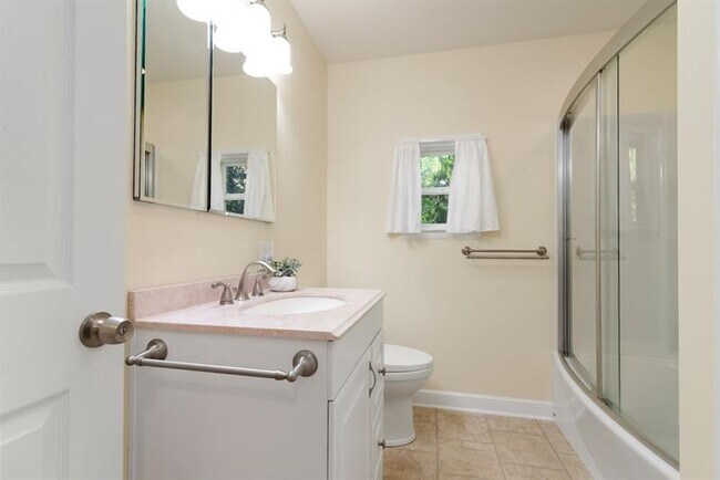 Building Photo - 207 Chan Mowr Dr