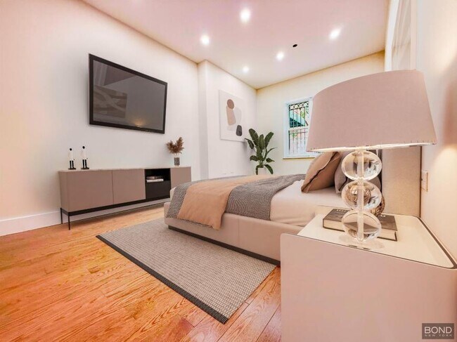 Building Photo - 3 bedroom in NEW YORK NY 10009