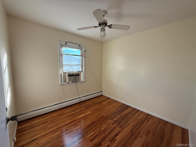 Building Photo - 1585 E 53rd St