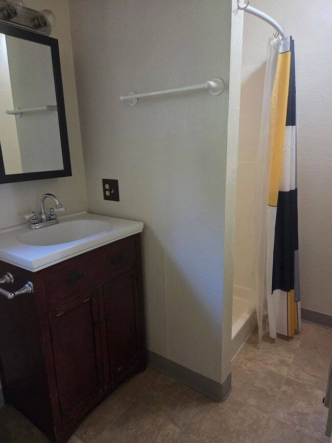 Building Photo - Charming 3-Bed, 2-Bath Home in Peaceful Tw...