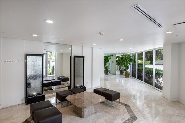 Building Photo - 1621 Bay Rd