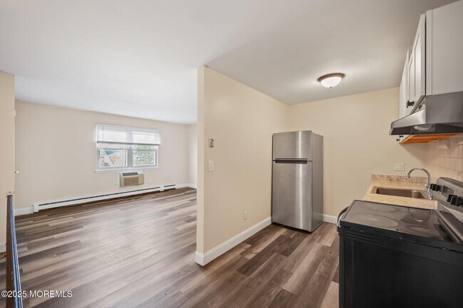 Building Photo - 175 Buckelew Ave