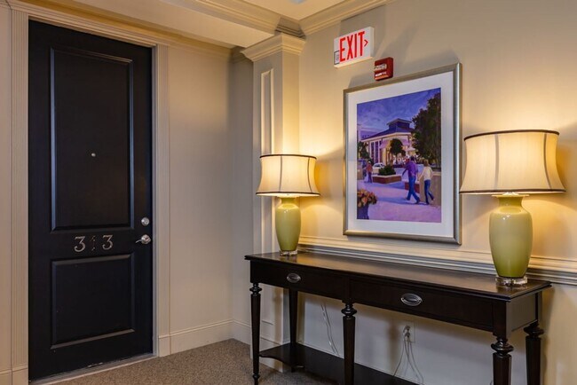 Building Photo - Call for 1 month free rent!!!