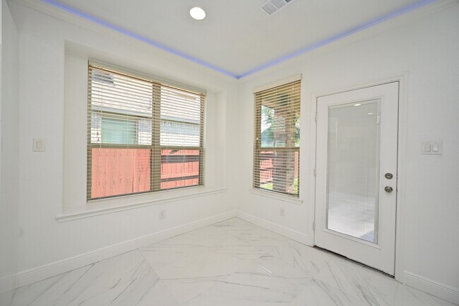 Building Photo - 10607 Pilkington Dr