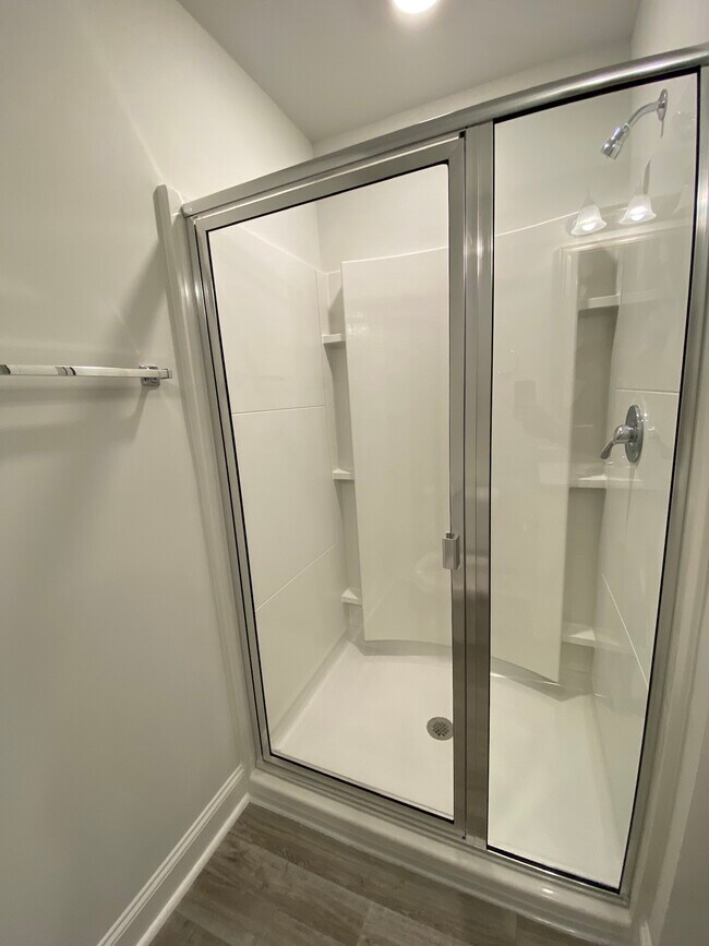 Master bath shower - 78 Horizon Ln