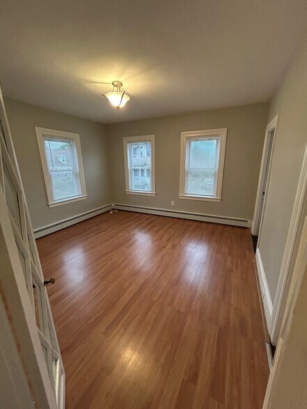 Living Room - 125 Calverley St